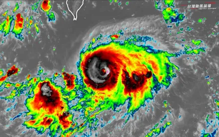 蘇拉颱風「即將開眼」！專家：恐轉強颱逼近台灣　雨彈轟炸時間點曝