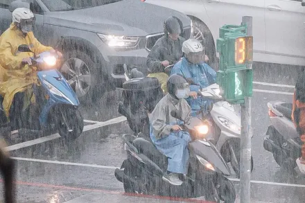 海葵颱風/颱風環流帶來9縣市大雨　氣象局提醒：入夜雨勢恐更大