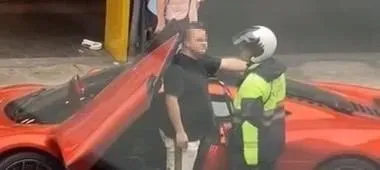 影/開超跑不用繫安全帶？板橋麥拉倫男被警攔竟下車嗆聲　當場吞萬元紅單