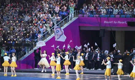 杭州亞運/中華代表團登上「大蓮花」！開幕式進場受到熱烈歡呼
