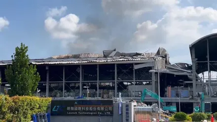 屏東高爾夫球具廠大爆炸/明揚火滅後又冒黑煙！消防：沒東西燒別擔心