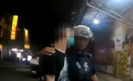 影/歹路母湯行！高雄詐欺通緝犯街頭遭識破活逮　哀喊「我要回家看阿嬤」