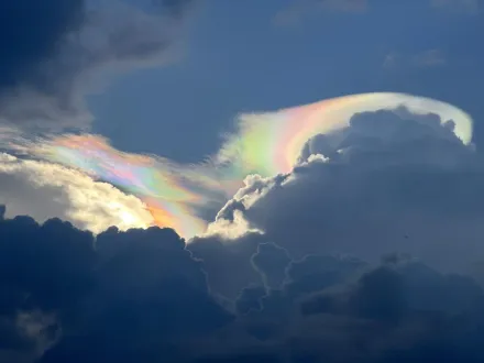 南投出現絕美七色彩雲　「大北鼻」仰躺望雲霞超可愛