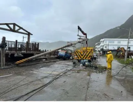 小犬颱風/台電坐船到蘭嶼拚復電！尚有6.76萬戶待搶修