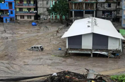 影/印度冰川湖潰堤山洪暴發　大水淹沒城鎮釀19死、100多人失蹤