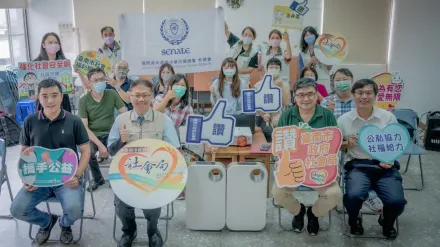 台南市長黃偉哲感謝「2機構」捐贈空氣清淨機　提升鄉親協談環境