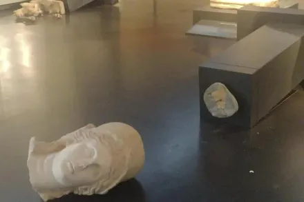 美國觀光客在以色列博物館大暴走　摔壞二世紀羅馬雕像遭逮捕