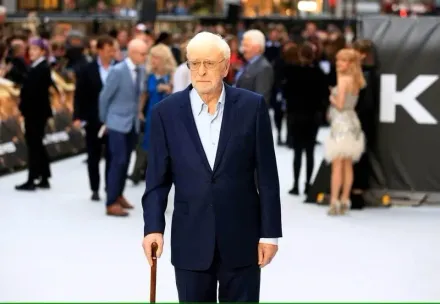 90歲英國男星米高肯恩宣布引退！兩度獲奧斯卡　出演逾160部電影