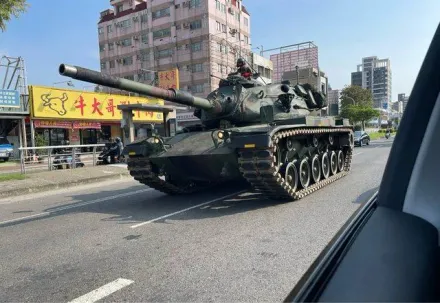 高雄街頭驚見坦克遊街　網嚇傻「台灣要出大事」　釣出專業鄉民曝正解