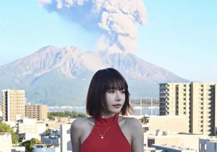 火山爆發不夠看！林明禎穿太辣「美胸快要蹦出來」　網讚：核爆等級