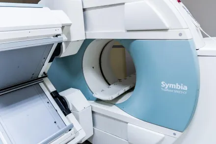 恐怖！MRI掃瞄儀突把病床吸入　護理師慘遭重夾螺絲嵌進身體