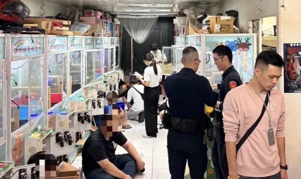 影/新北板橋2娃娃機店暗藏賭場　警逮7人查扣64萬現金