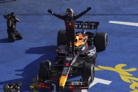 影/噴香檳噴到手軟！維斯塔潘再奪墨西哥站冠軍　刷新F1單季最多冠紀錄