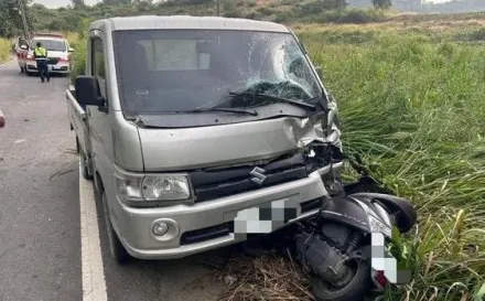 快訊/高雄林園車禍！小貨車「騎上機車」　雙載騎士1傷1命危