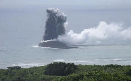 日本硫磺島外海出現新小島！海底火山爆後「堆積物形成」　誕生畫面曝