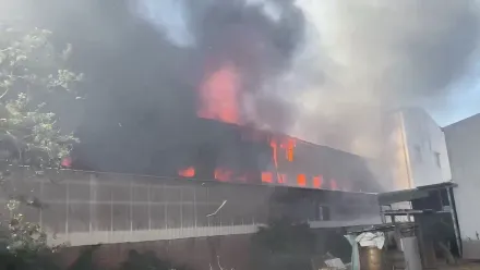 快訊/台南新營回收廠大火！2樓鐵皮屋「全面燃燒」濃煙竄天