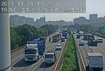 快訊/上國道注意！國1北向新竹段「3貨車撞一團」　紫爆回堵5公里
