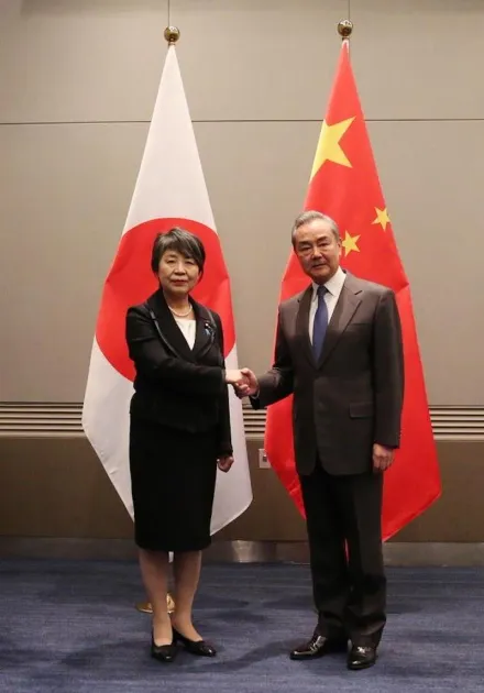 會日本外相談重建戰略互惠關係　王毅：恪守一中「在台灣問題信守承諾」
