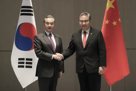 王毅會見南韓外長朴振　雙方確認中韓戰略合作夥伴關係定位