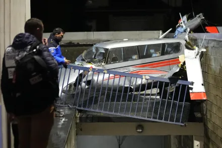 超驚險！小飛機迫降撞進巴黎民宅院子　離窗戶只差5公尺