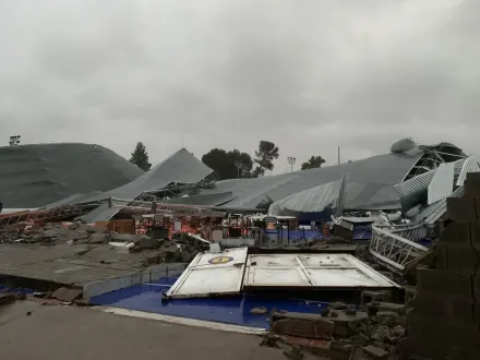 影/阿根廷時速140公里風暴「吹垮體育館屋頂」　至少13死、多人受困瓦礫堆