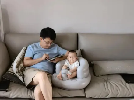「喪偶式育兒」轉向？上海爸爸夜間帶娃比例　兩年來上升