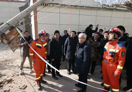 甘肅地震增至131人死亡 700餘人受傷　陸國務院副總理赴災區指揮