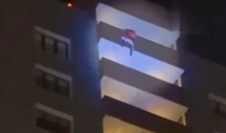 男子扮「聖誕老公公」爬24樓送禮物！疑搞錯安全繩　在孩子面前墜下慘死