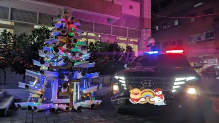 影/全台最有梗！台南「無死角聖誕樹」360度全面監控　網刷一排朝聖