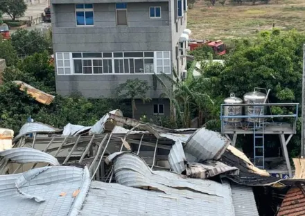 影/台南出租套房驚悚氣爆「屋頂遭炸掀」！警消救出3人送醫搶救