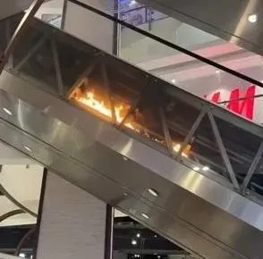燃燒影像曝光！桃園某購物中心電扶梯變「暖爐」　業者：釐清中