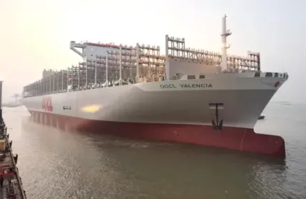 新年首艘！全球最大級貨櫃船「東方瓦倫西亞」　9日離開長江出海試航