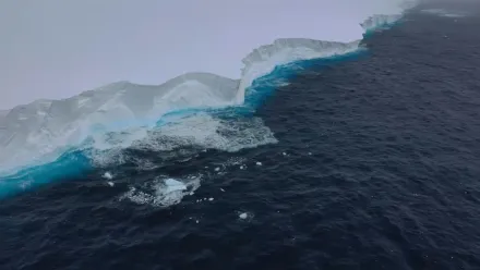 影/跟南投一樣大！全球最大冰山「海底脫身」北漂　恐是最後旅程