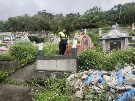 花蓮公墓8墓地鋁門遭竊還偷錢　警巡回收場追盜墓賊