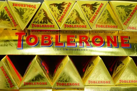 快訊/知名瑞士三角巧克力「混異物」遭香港下架！食藥署：產品未輸台