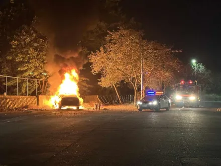 影/想裝傻！嘉義BMW男酒駕上路自撞火燒車　佯裝路人想躲酒測被識破