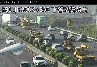快訊/國1下營系統驚見5車追撞　高工局：目前該路段全線封閉