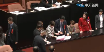 快訊/立法院長第一輪投票結束　韓國瑜54票