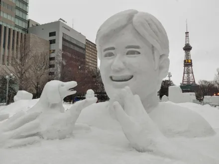 來看雪人版大谷！札幌冰雪節人氣夯　遊客：眼袋得再加強