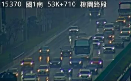 快訊/上班注意！國道1桃園段槽車事故　「紫爆」車速剩個位數