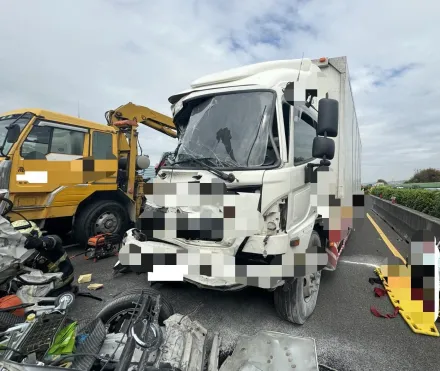 影/國道7車連環悲劇！惡劣無照男開大貨車追撞釀1死1傷　肇逃還找弟弟頂罪