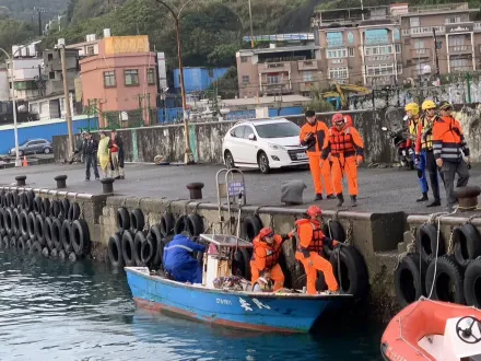 快訊/基隆60歲釣客墜海！　消防局出動9車16人緊急救援