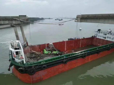 廣州大橋遭撞「狠斷兩截」5死3傷　官方：船員操作失當釀禍