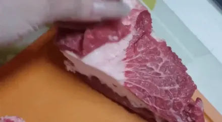 遼寧女超市買牛肉發現竟是「牛油包瘦肉」 商家假一賠十兼道歉