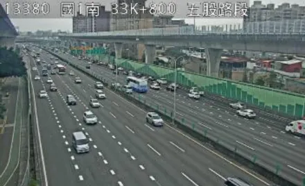 快訊／國1北上33.6K追撞車禍　占用外線車道回堵