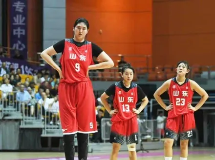 影/16歲的她身高超過姚明！張子宇228公分入選U18女籃名單