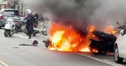 影/事發畫面曝！竹縣機車騎士撞飛阿婆後變「火種」　滾撞Lexus燒起來