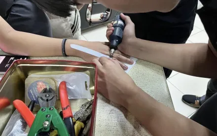 三峽孕婦水腫鋼戒卡手指腫痛　消防人員出動各式工具神救援「解套」