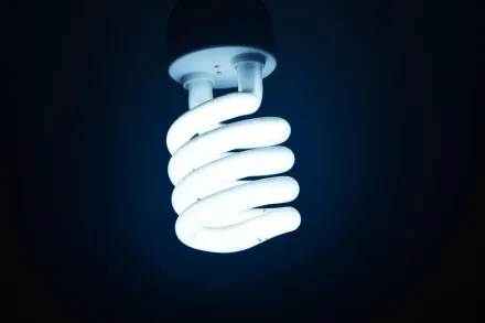 省電燈泡、LED燈泡哪個省電？台電：LED燈能源效率高出逾60%