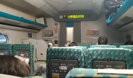 快訊/高鐵車廂一片漆黑　廣播：因「跳電」而臨時停車